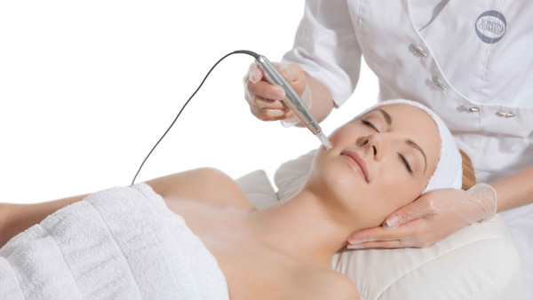 Microneedling in der Anwendung